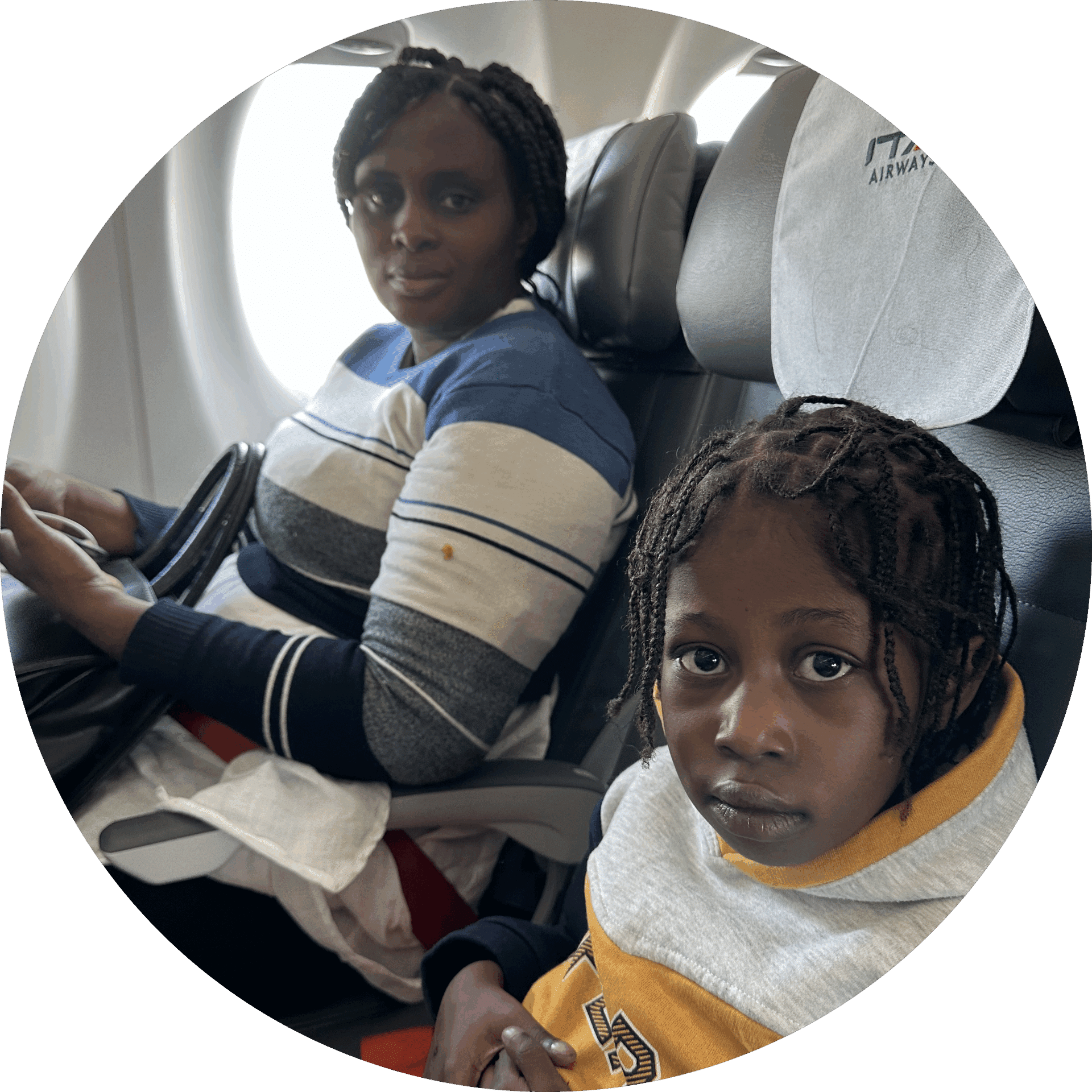 Samuella in volo con la mamma